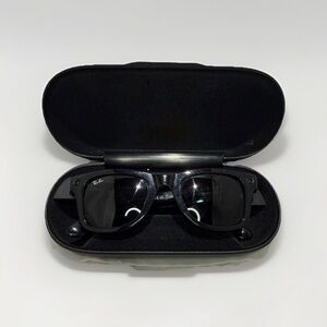 Ray-Ban Stories Wayfarer Smart Sunglasses – Black – USED